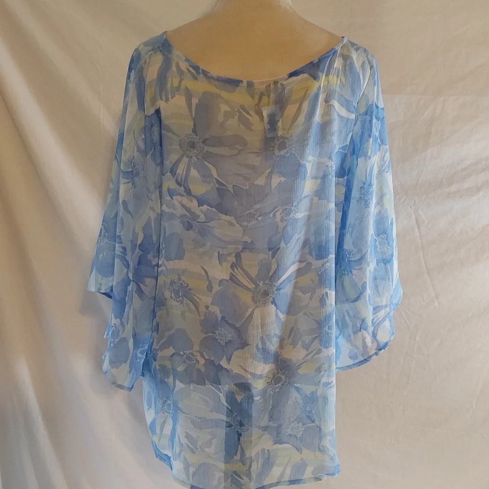 Women's Ruby Red Flowy Poncho Style Blue & White Floral Top Size 1X - Picture 2 of 6